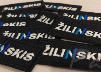 Emblematy haftowane.