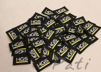 Emblematy haftowane.